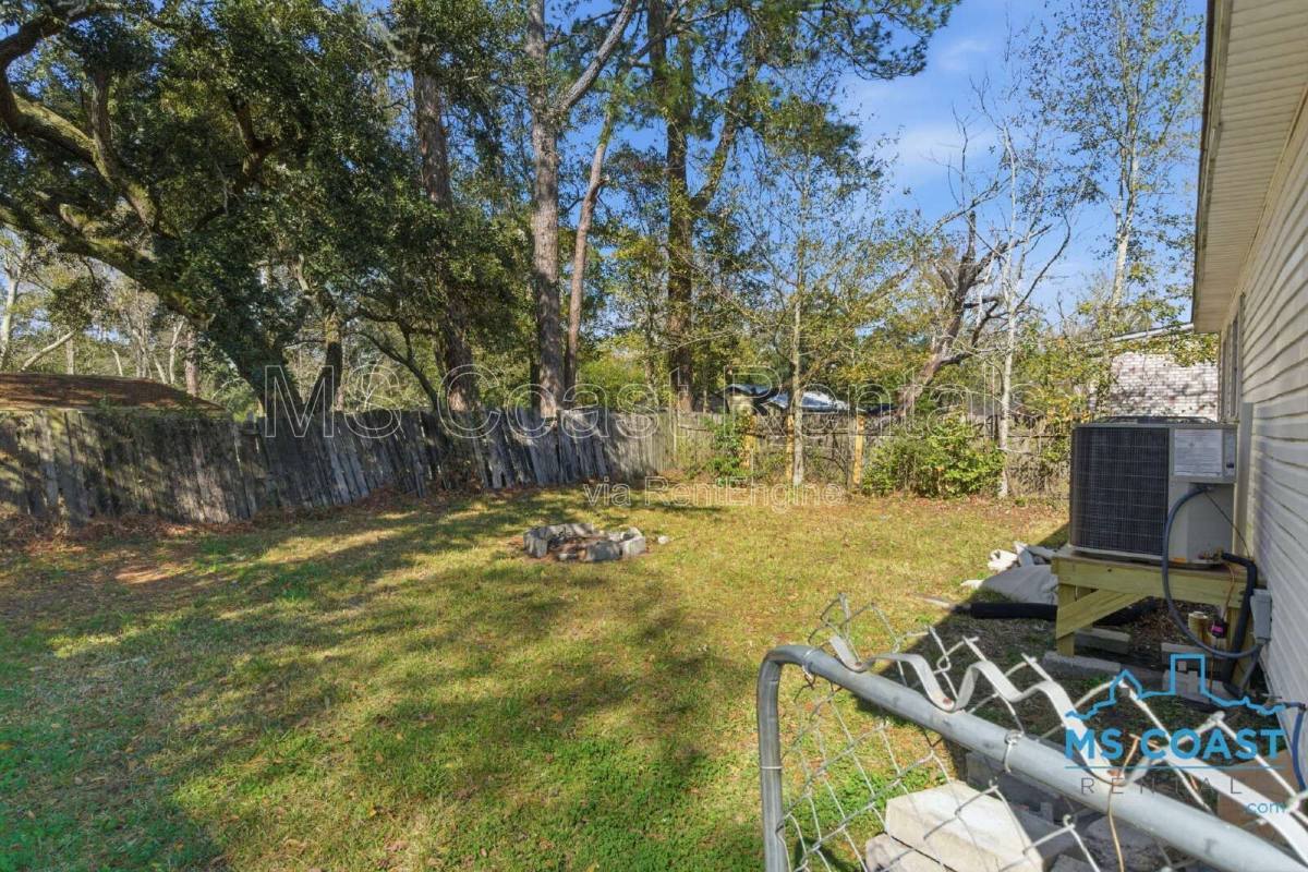 House for rent at 3007 Meteor St, Pascagoula, MS 39581