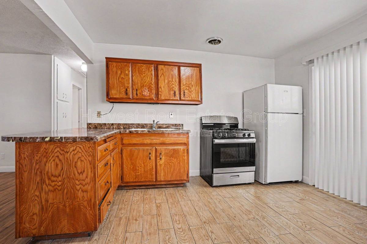 Apartment for rent at 3043 Blossom St #1, Oakland, CA 94601