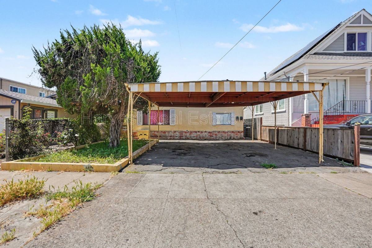 Apartment for rent at 3043 Blossom St #1, Oakland, CA 94601