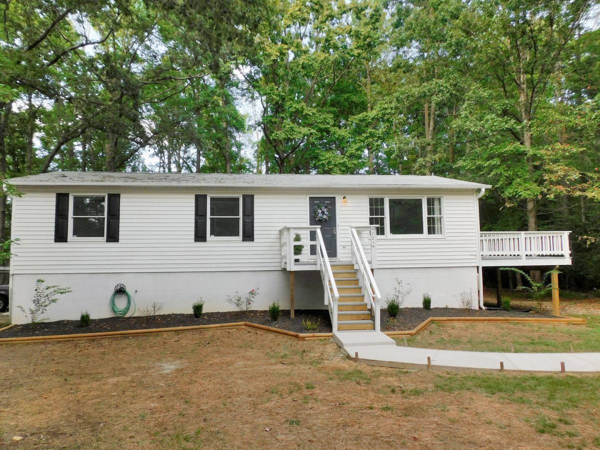 House for rent at 4225 Robinson Rd, Huntingtown, MD 20639