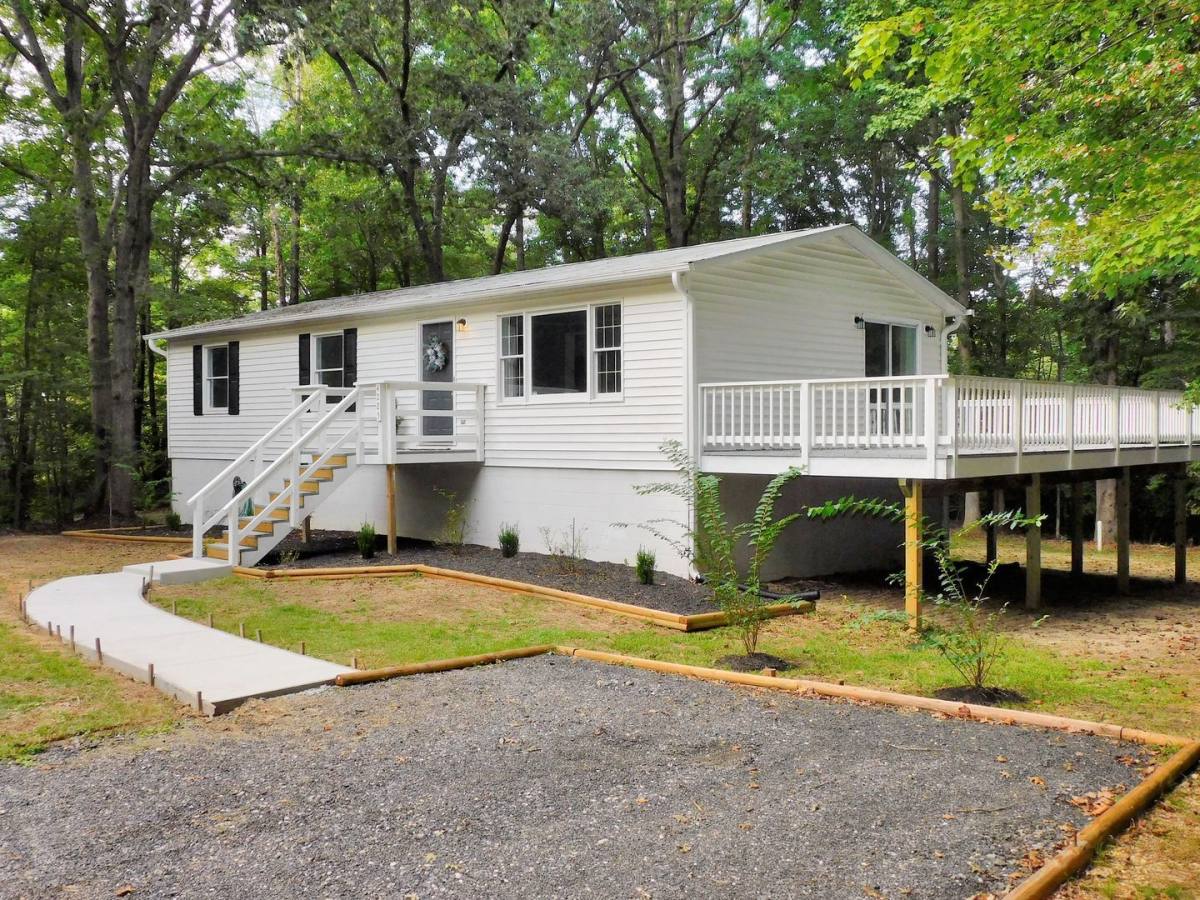 House for rent at 4225 Robinson Rd, Huntingtown, MD 20639