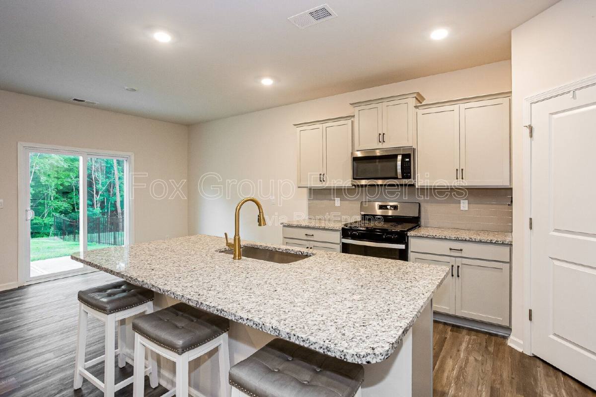 House for rent at 173 Calvin Creek Dr, Troutman, NC 28166