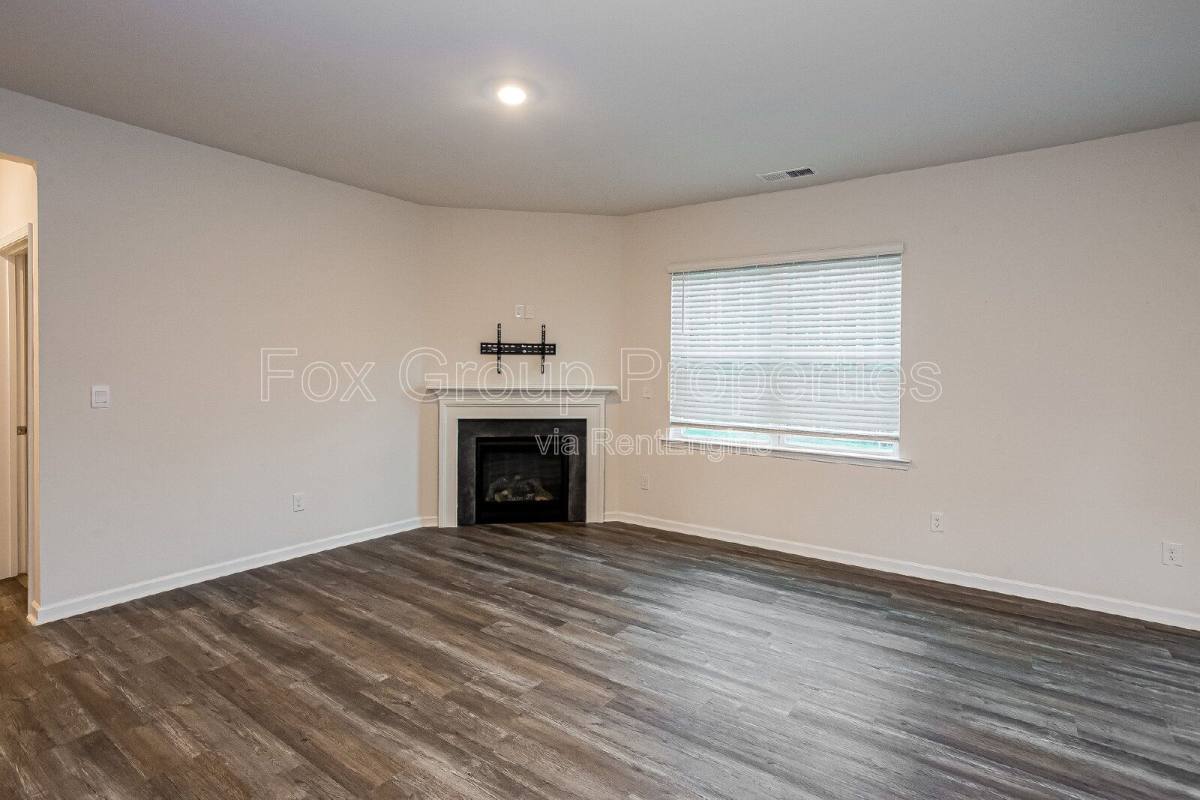 House for rent at 173 Calvin Creek Dr, Troutman, NC 28166