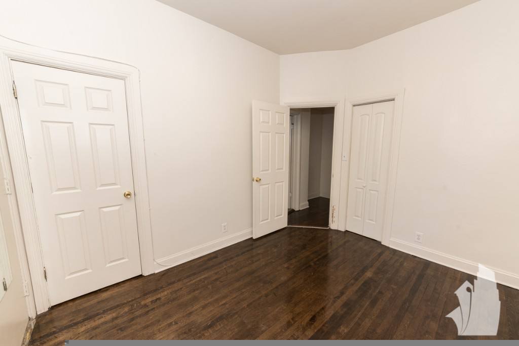 Apartment for rent at 837 W Cornelia Ave, Chicago, IL 60657
