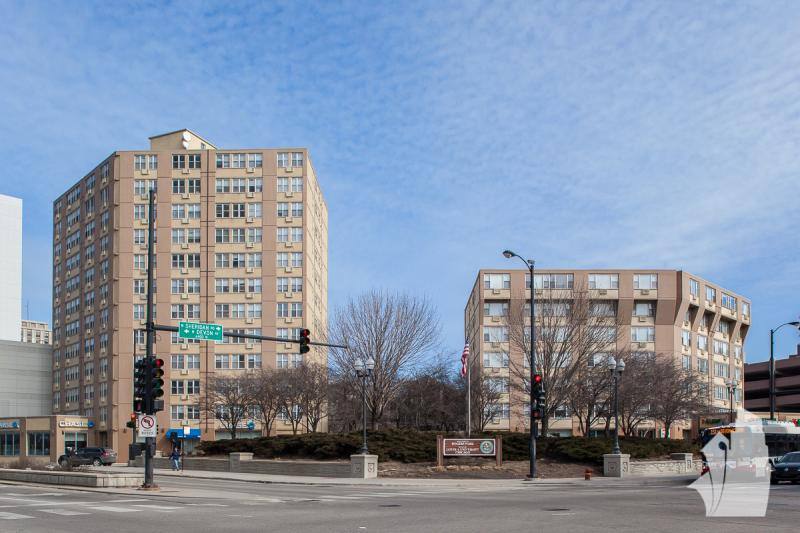 Apartment for rent at 6401 N Sheridan Rd, Chicago, IL 60626