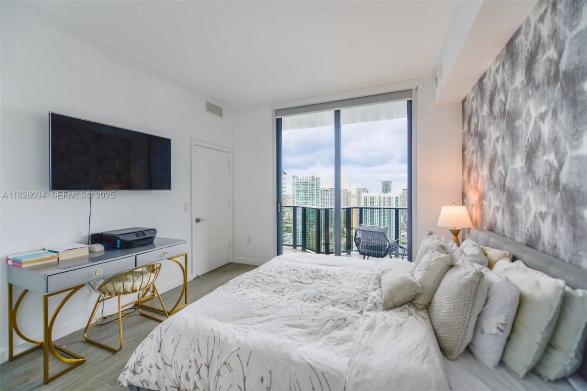 Apartment for rent at 45 SW 9th St #4108, Miami, FL 33130