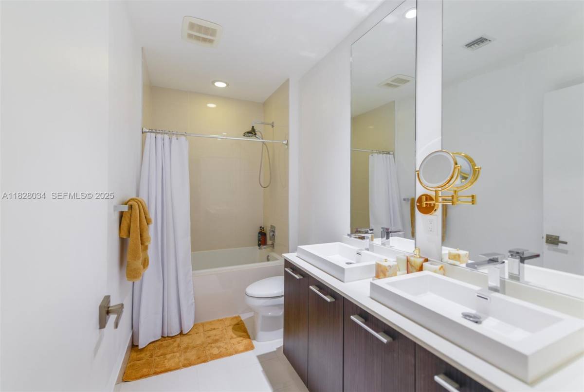 Apartment for rent at 45 SW 9th St #4108, Miami, FL 33130