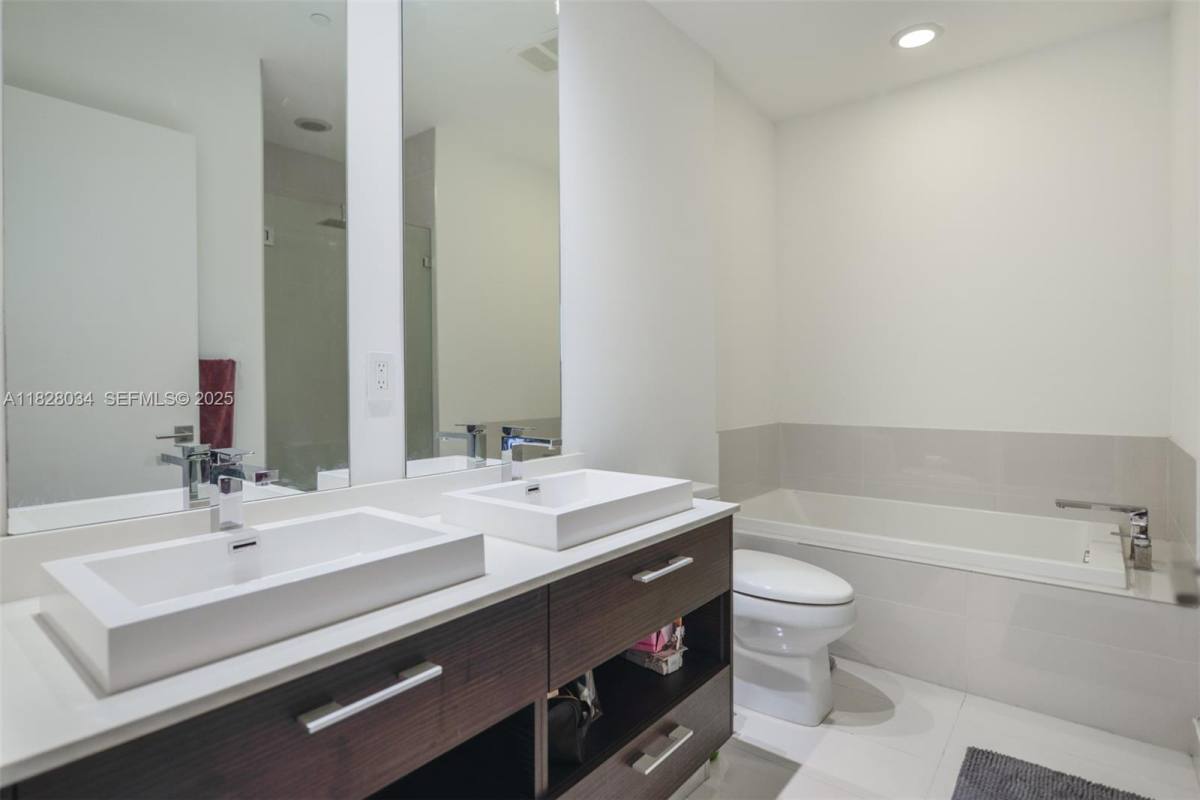 Apartment for rent at 45 SW 9th St #4108, Miami, FL 33130