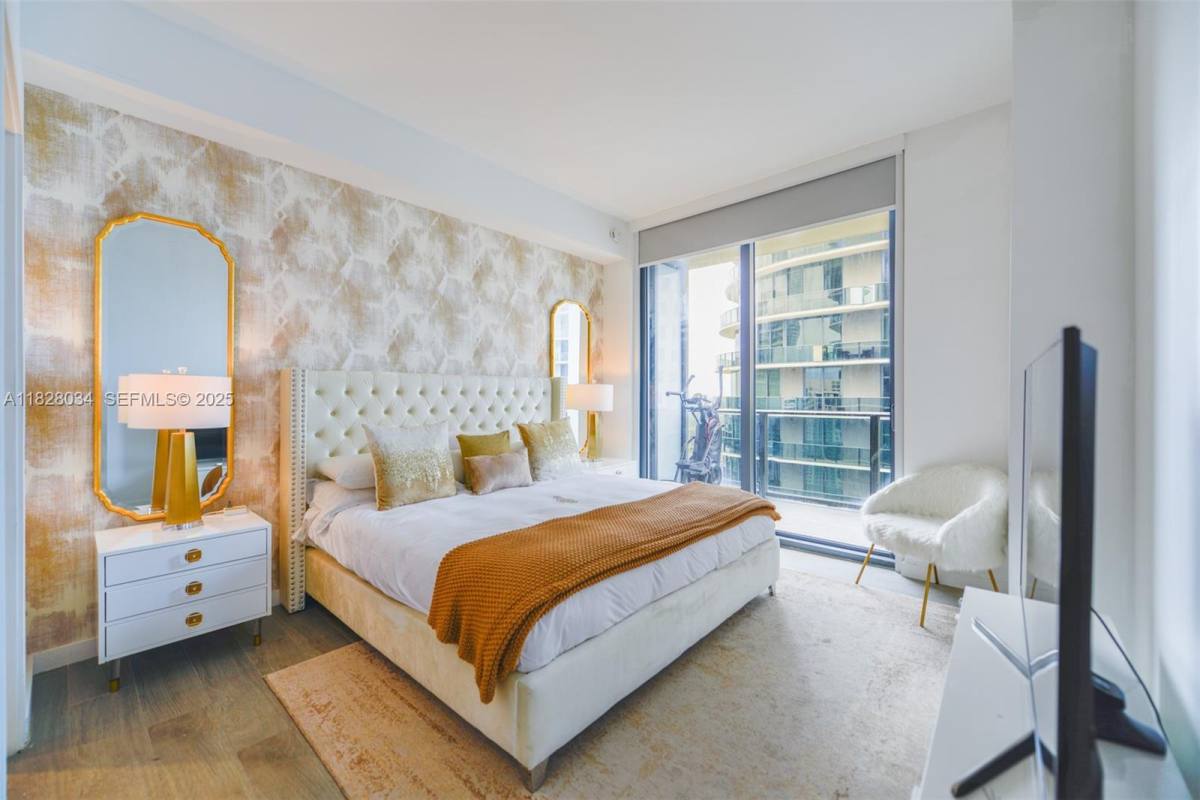 Apartment for rent at 45 SW 9th St #4108, Miami, FL 33130