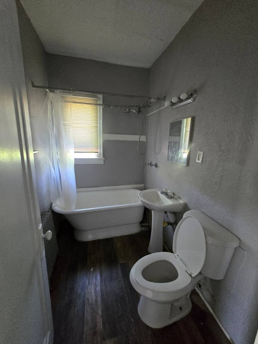 Apartment for rent at 392 E 147th St #4, Cleveland, OH 44110