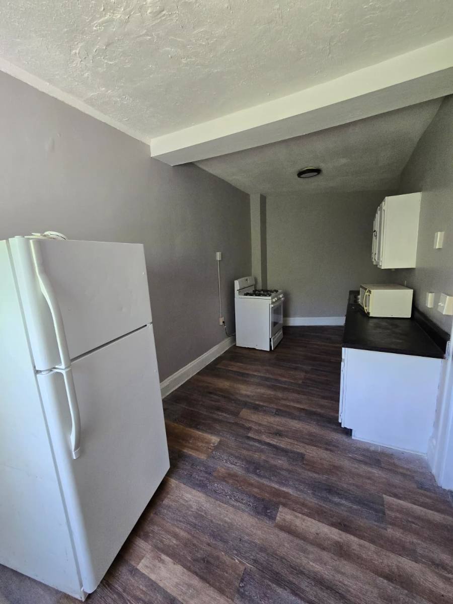 Apartment for rent at 392 E 147th St #4, Cleveland, OH 44110