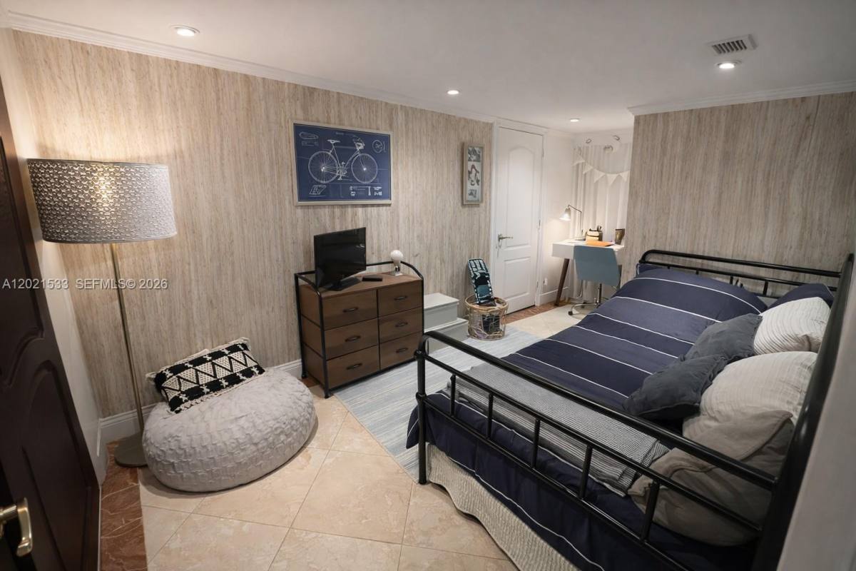 Apartment for rent at 141 Crandon Blvd #331, Key Biscayne, FL 33149