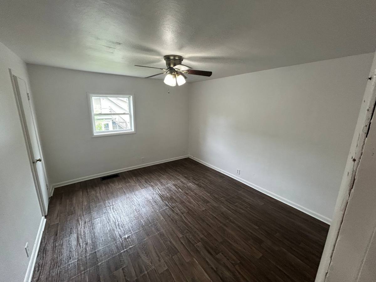 Apartment for rent at 33 Jefferson St #REAR Top, Newark, OH 43055