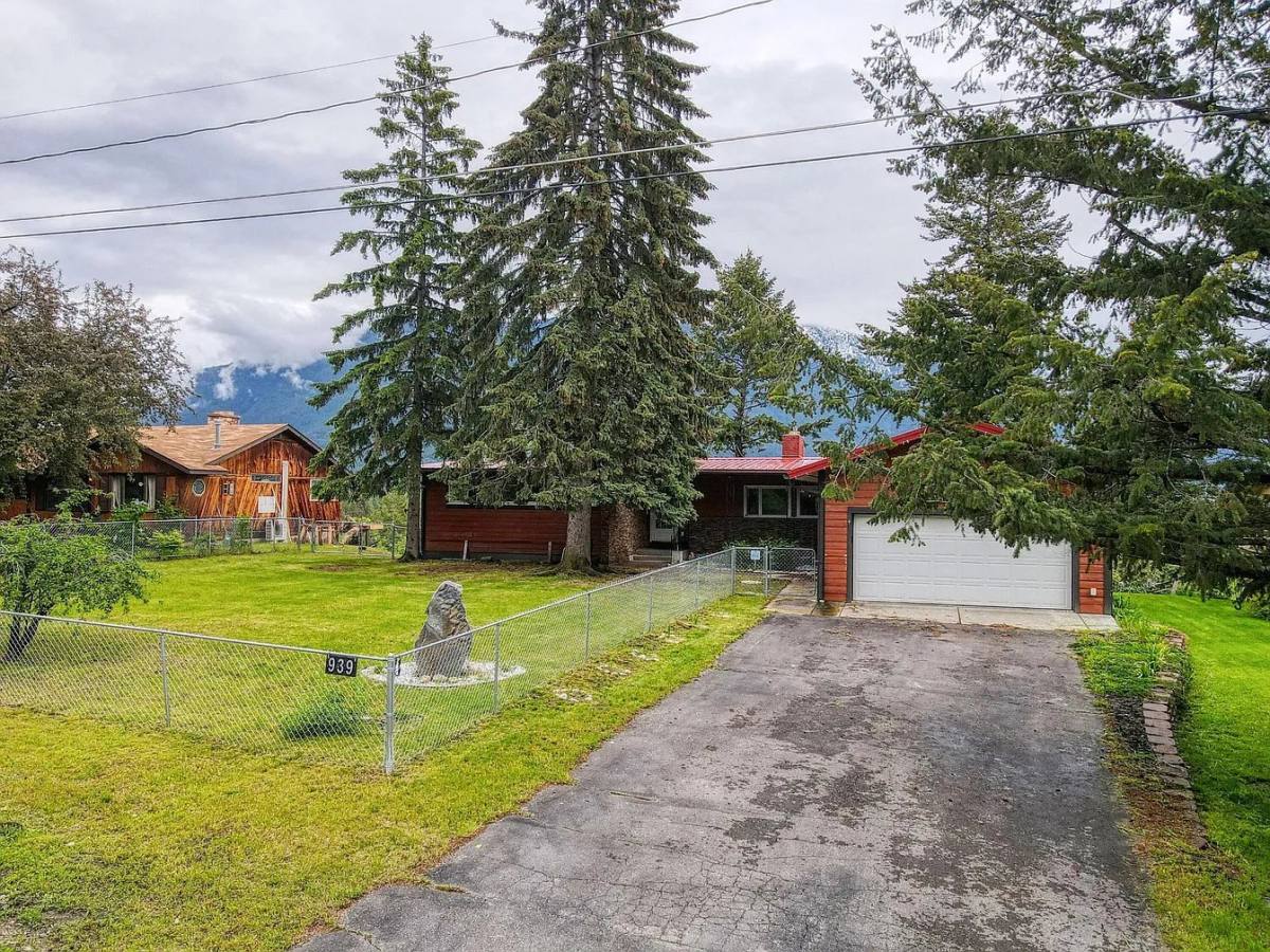 House for rent at 939 Vans Ave, Columbia Falls, MT 59912