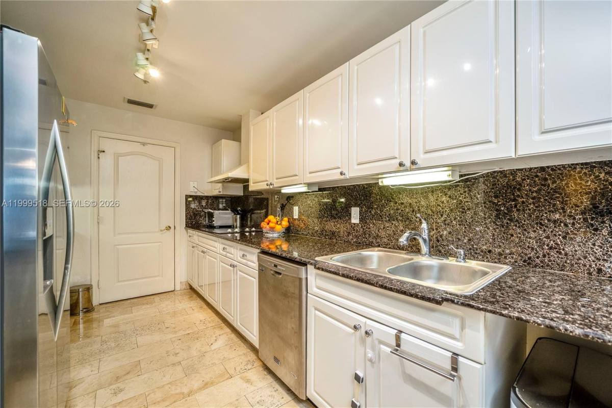 Townhouse for rent at 1413 Sunset Harbour Dr #TOWNHOUSE, Miami Beach, FL 33139
