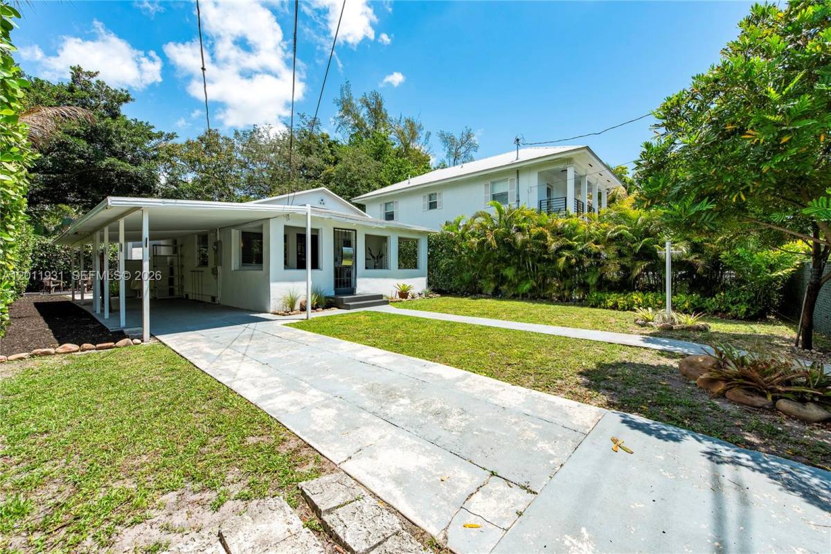 House for rent at 3655 Oak Ave, Miami, FL 33133