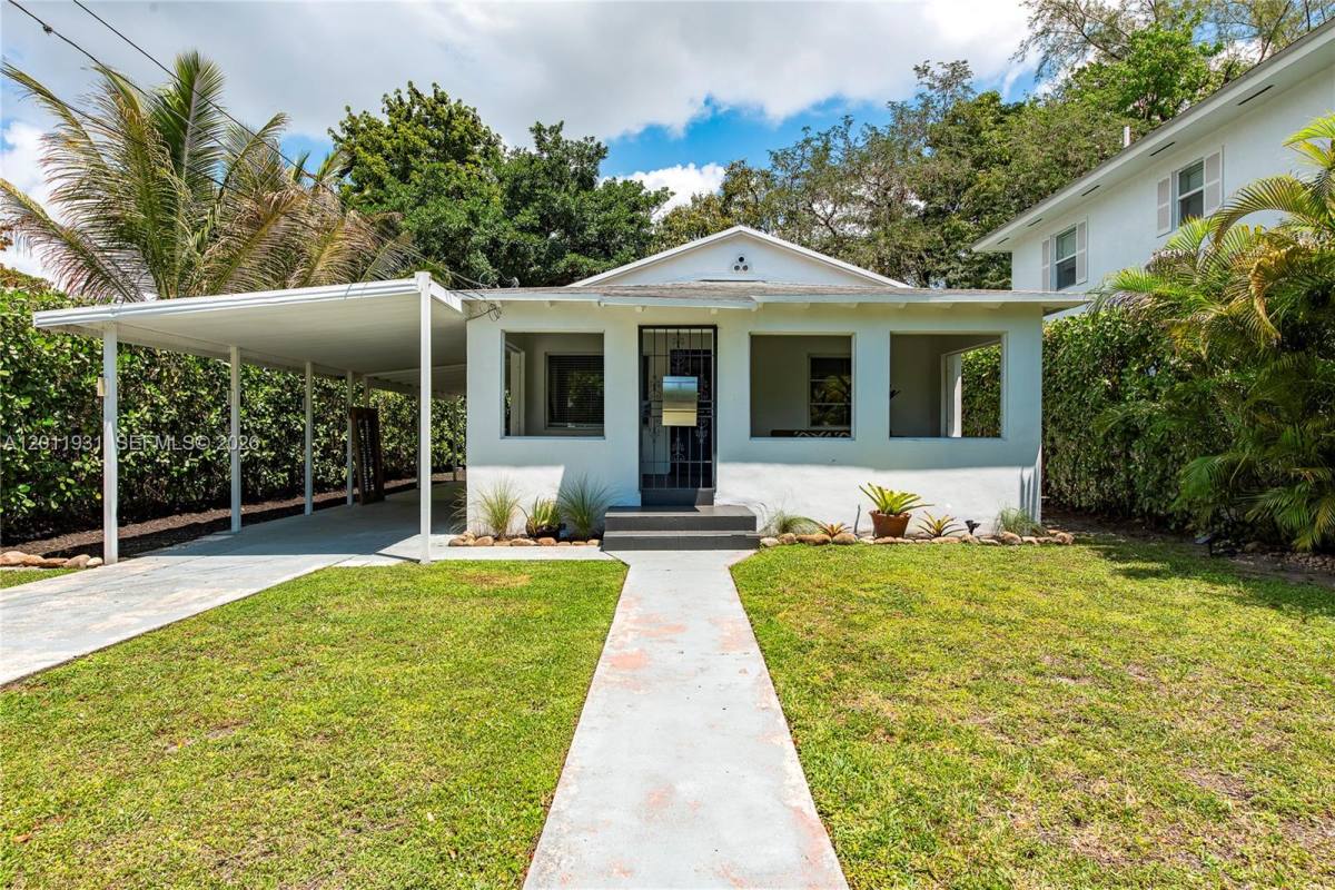 House for rent at 3655 Oak Ave, Miami, FL 33133