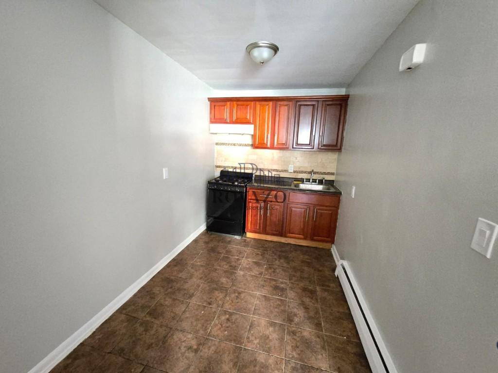 Apartment for rent at 405 Stuyvesant Ave #4A, Irvington, NJ 07111