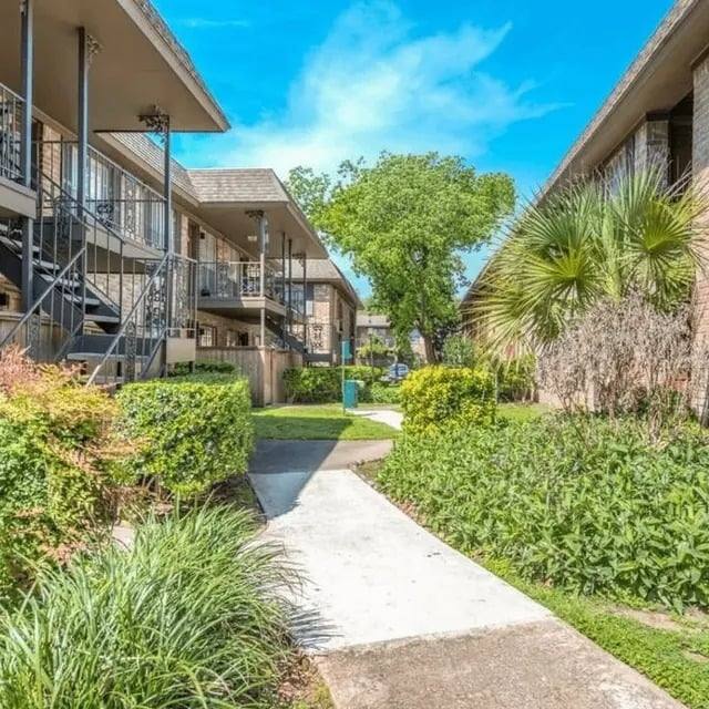 Apartment for rent at 2010 Winrock Blvd, Houston, TX 77057