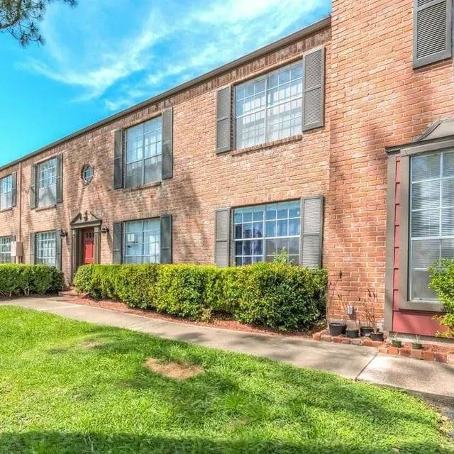 Apartment for rent at 2010 Winrock Blvd, Houston, TX 77057