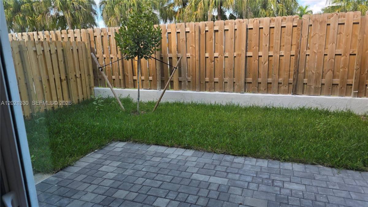 Townhouse for rent at 713 SE 13th St Circle, Homestead, FL 33034