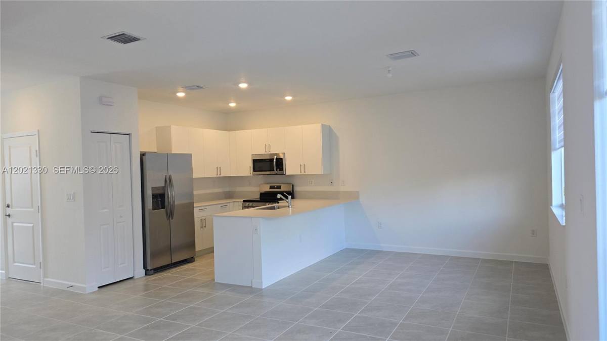 Townhouse for rent at 713 SE 13th St Circle, Homestead, FL 33034
