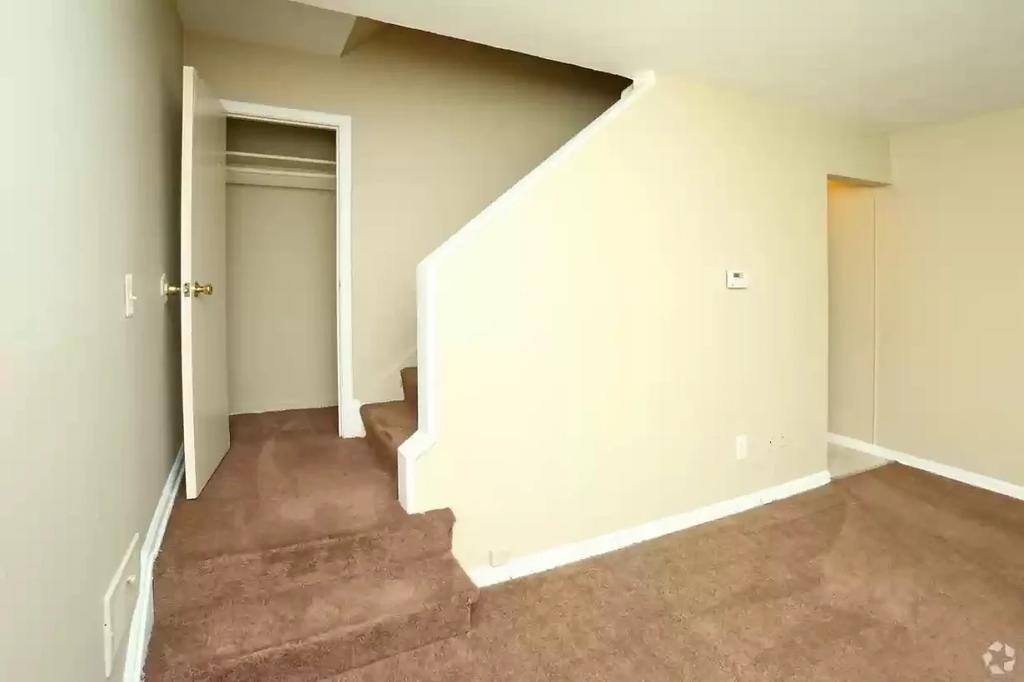 Townhouse for rent at 14075 Riverview St, Detroit, MI 48223