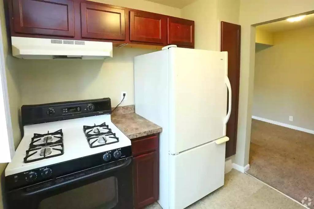 Townhouse for rent at 14075 Riverview St, Detroit, MI 48223