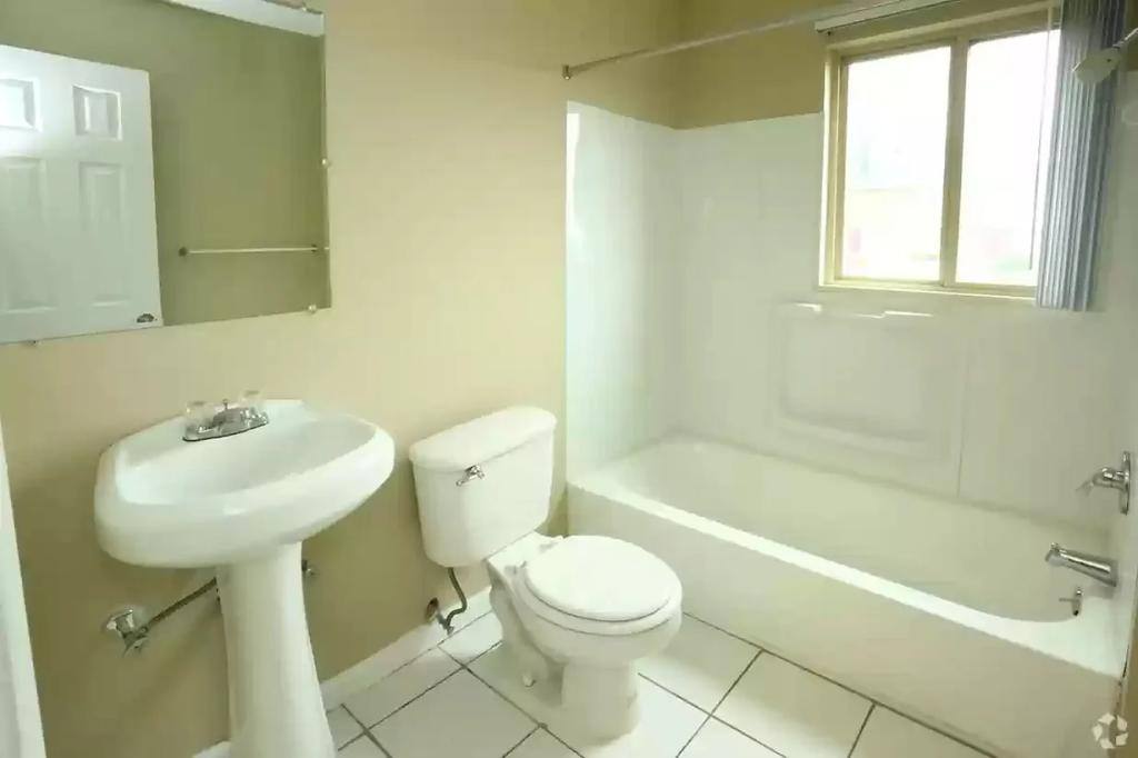 Townhouse for rent at 14075 Riverview St, Detroit, MI 48223