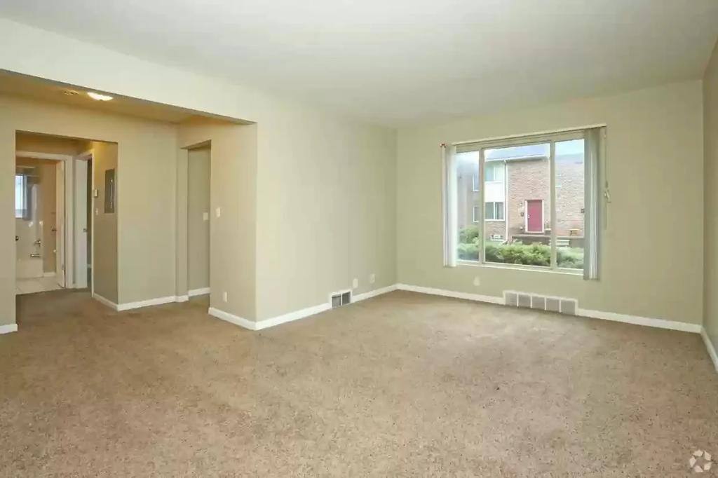 Townhouse for rent at 14075 Riverview St, Detroit, MI 48223