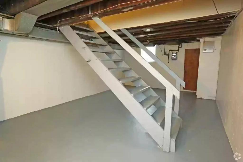 Townhouse for rent at 14075 Riverview St, Detroit, MI 48223