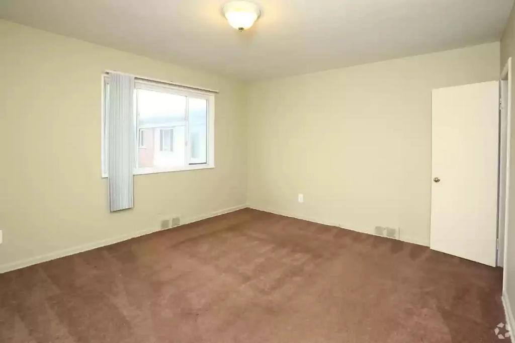 Townhouse for rent at 14075 Riverview St, Detroit, MI 48223