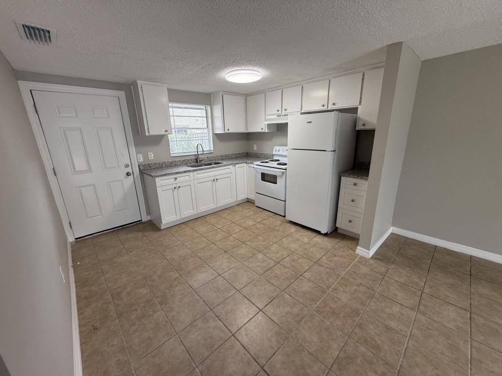 Apartment for rent at 11734 N 15th St, Tampa, FL 33612