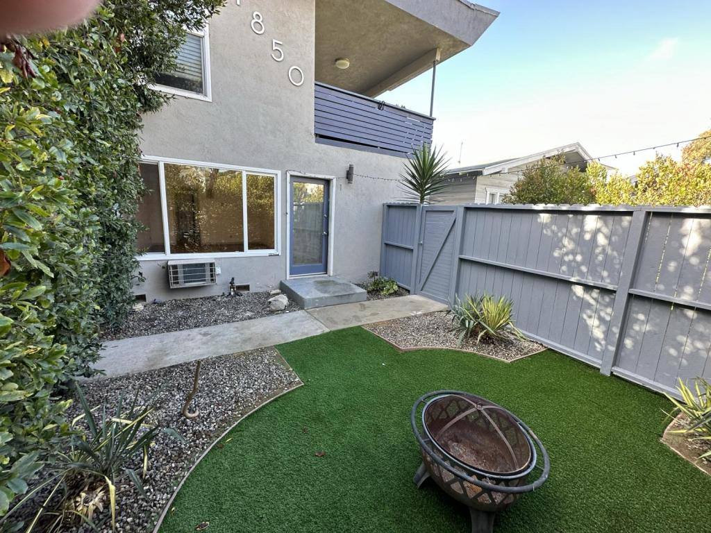 Apartment for rent at 1850 11th St #1, Santa Monica, CA 90404
