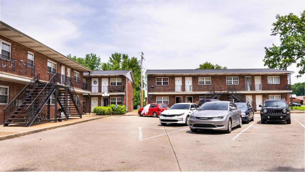 Apartment for rent at 2425 N Park Dr #1E, Henderson, KY 42420