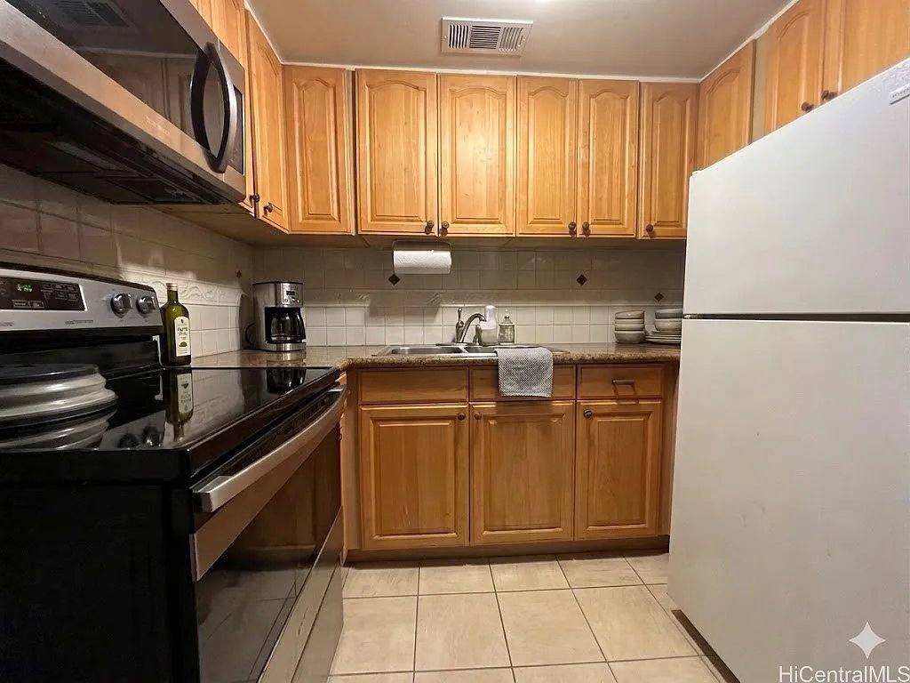 Apartment for rent at 225 Queen St #14A, Pearl City, HI 96782