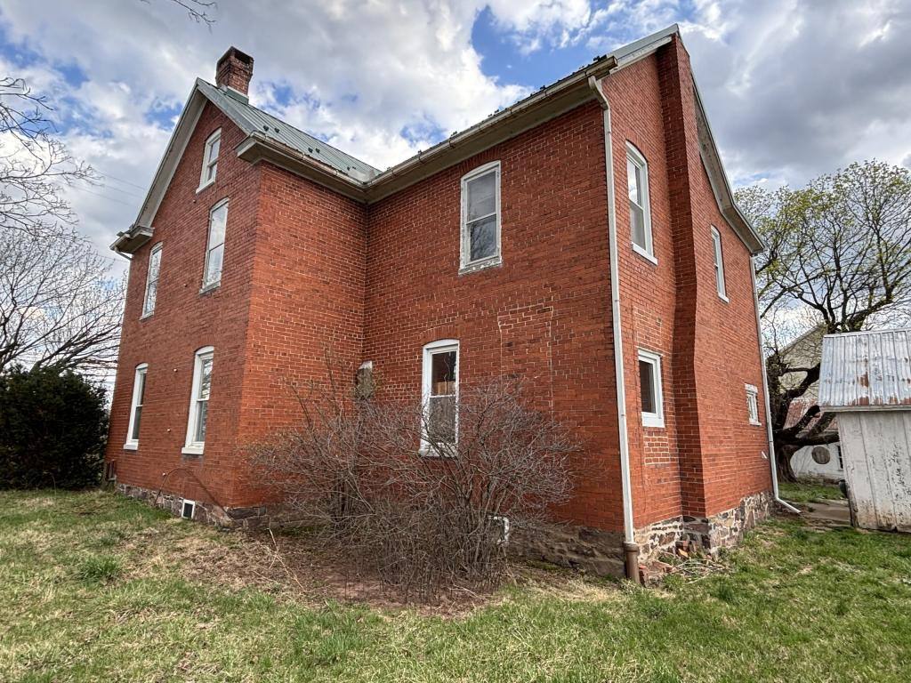 House for rent at 1650 Old Harrisburg Rd, Gettysburg, PA 17325