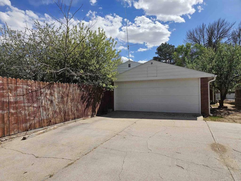 House for rent at 3254 Buena Vista Rd, Torrington, WY 82240