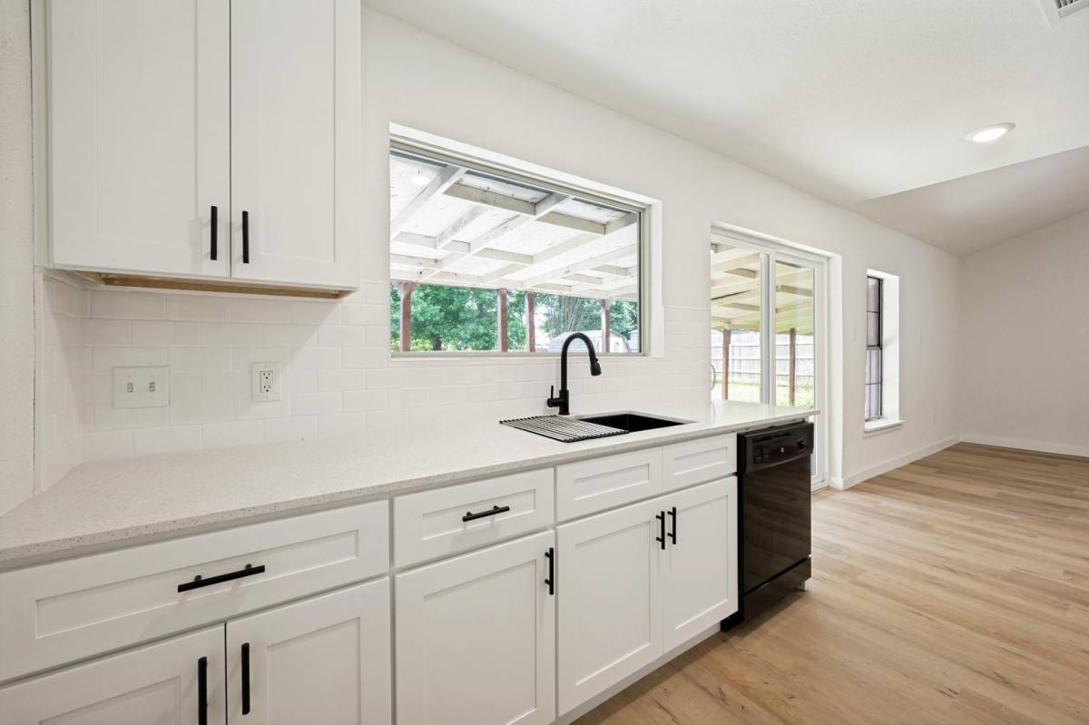 House for rent at 2014 Laurel Oaks Dr, Irving, TX 75060