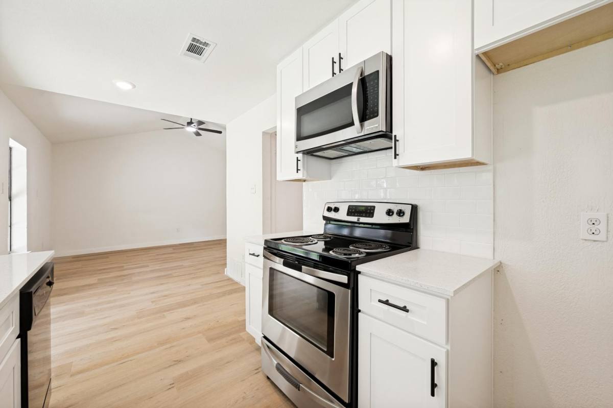 House for rent at 2014 Laurel Oaks Dr, Irving, TX 75060