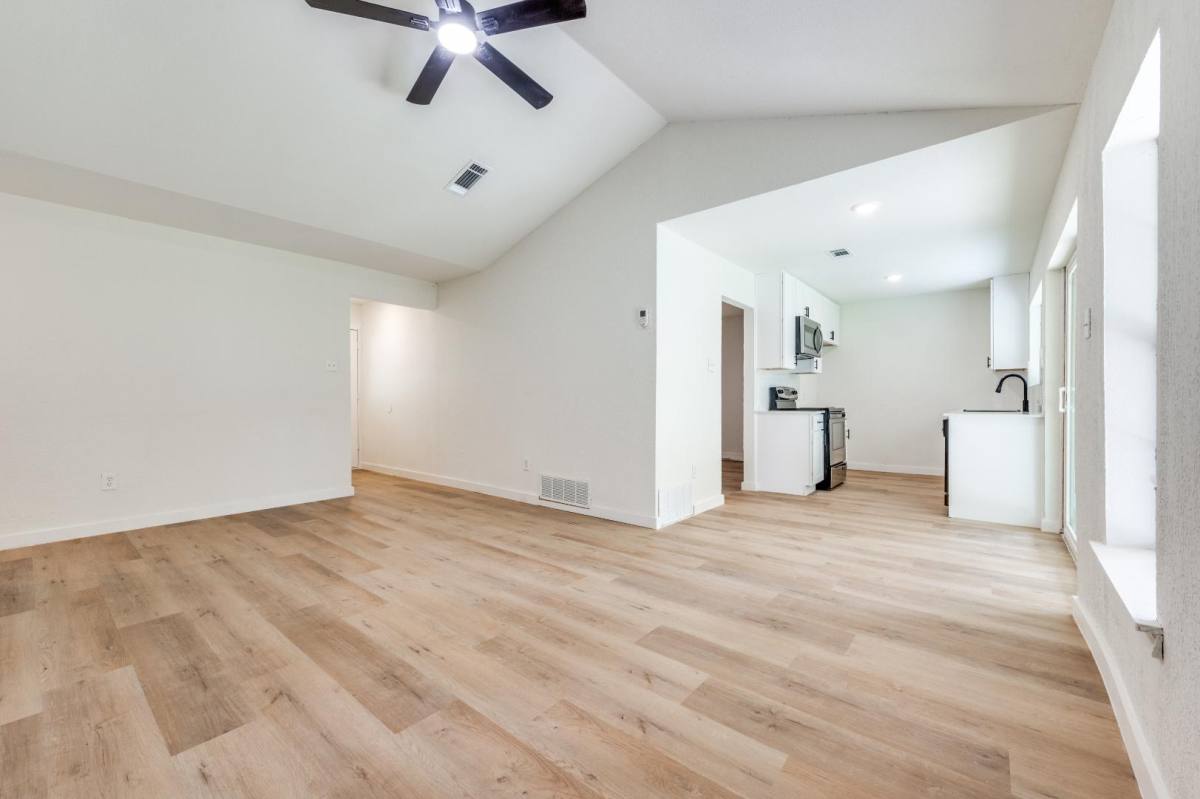 House for rent at 2014 Laurel Oaks Dr, Irving, TX 75060