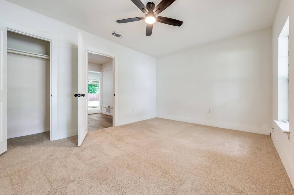 House for rent at 2014 Laurel Oaks Dr, Irving, TX 75060