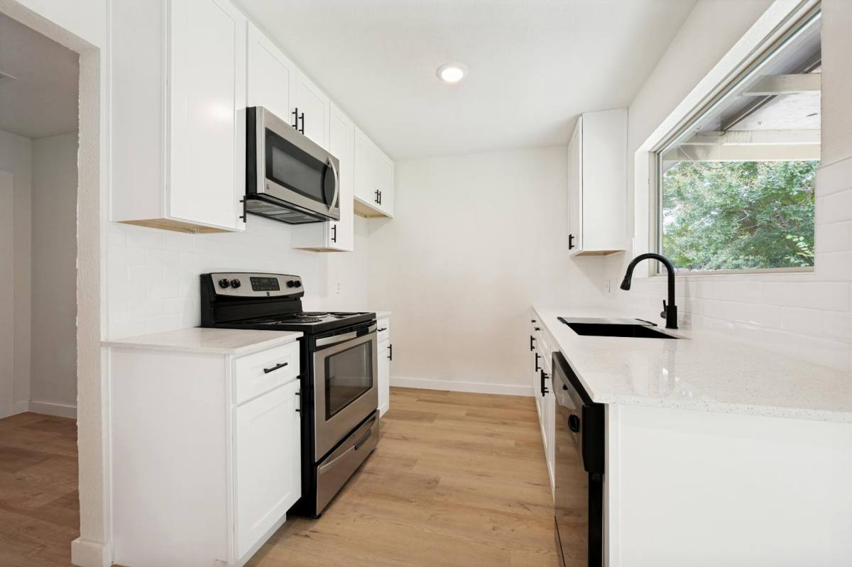 House for rent at 2014 Laurel Oaks Dr, Irving, TX 75060