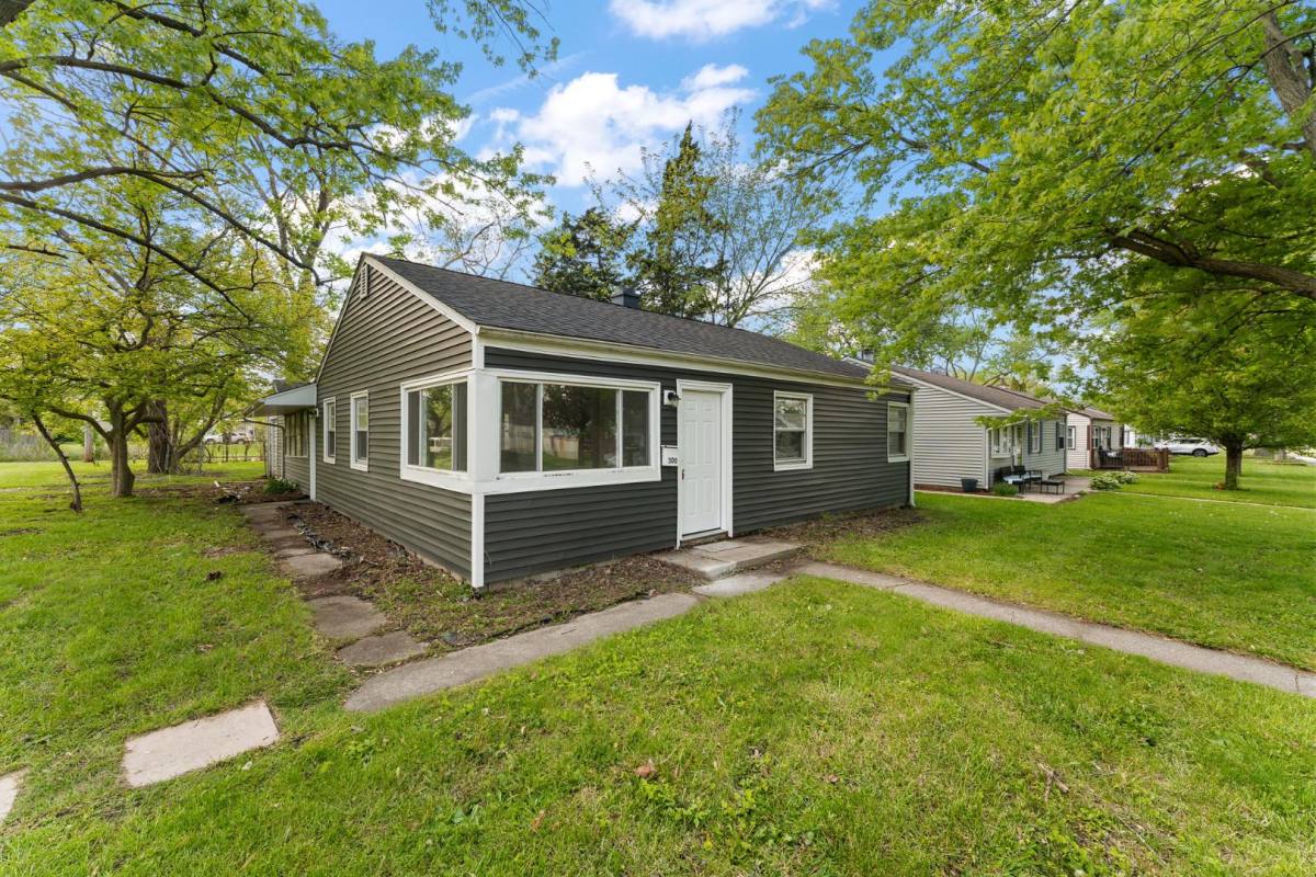 House for rent at 300 N Guyer St, Hobart, IN 46342