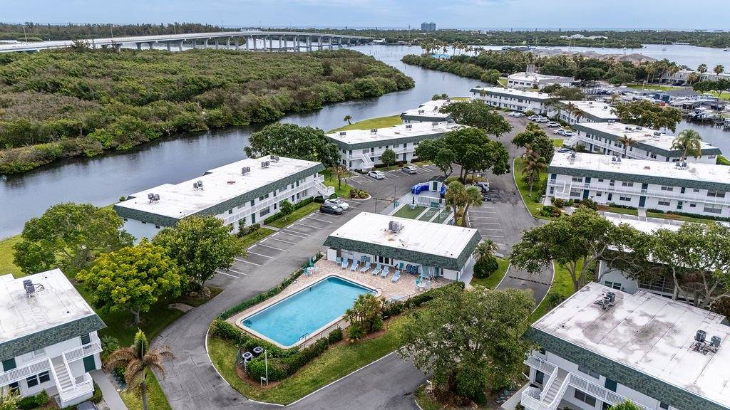 Condo for rent at 2800 Indian River Blvd #R9, Vero Beach, FL 32960