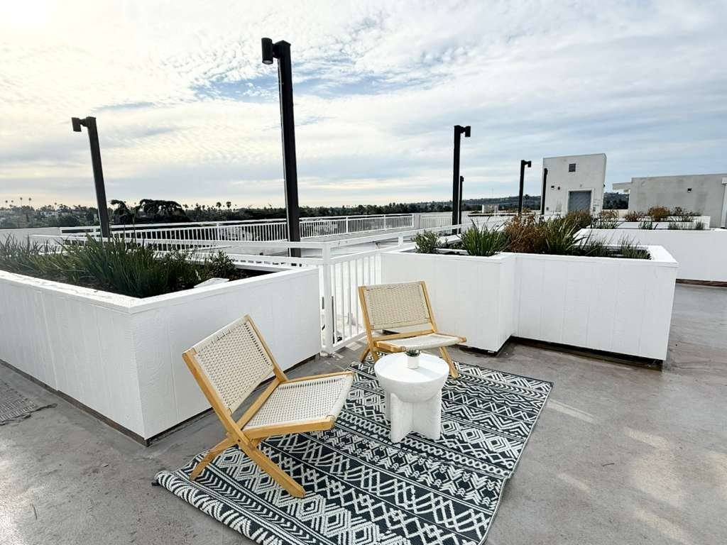 Apartment for rent at 4973 W 21st St In #402, Los Angeles, CA 90016