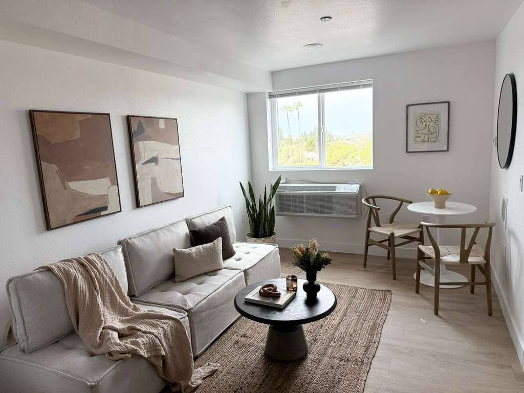 Apartment for rent at 4973 W 21st St In #402, Los Angeles, CA 90016