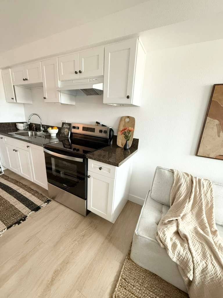 Apartment for rent at 4973 W 21st St In #402, Los Angeles, CA 90016