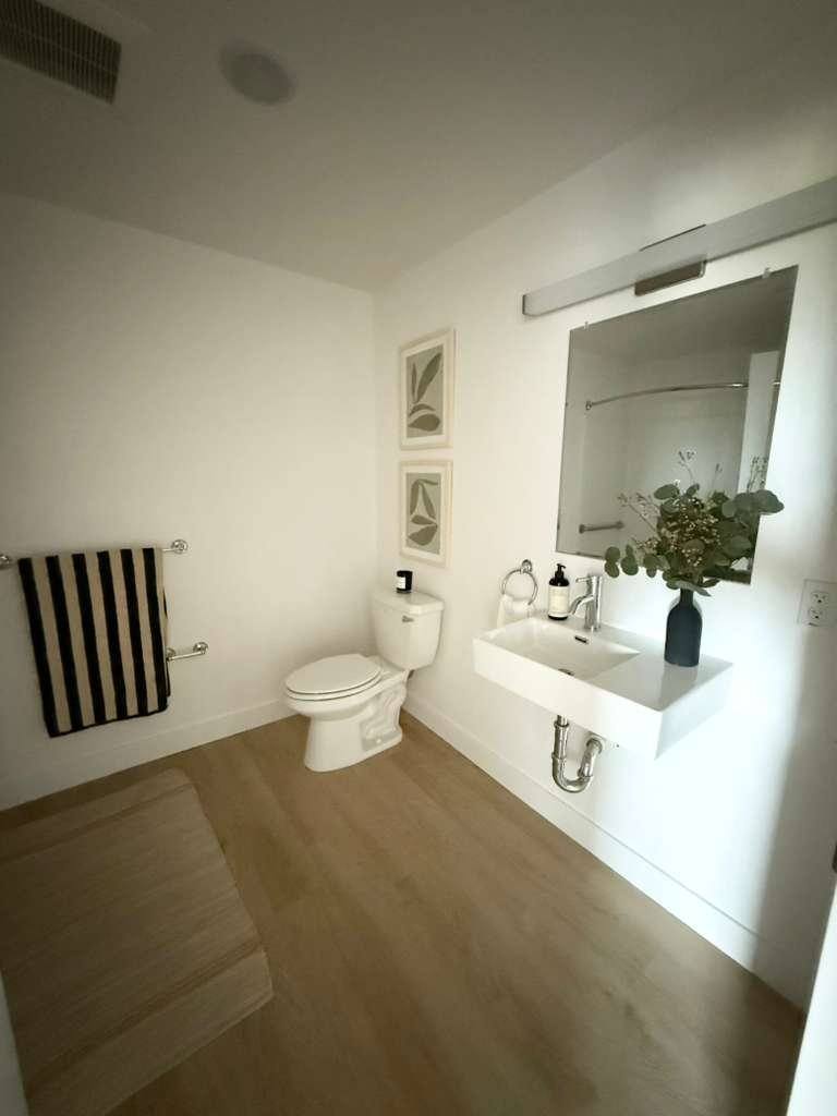 Apartment for rent at 4973 W 21st St In #402, Los Angeles, CA 90016