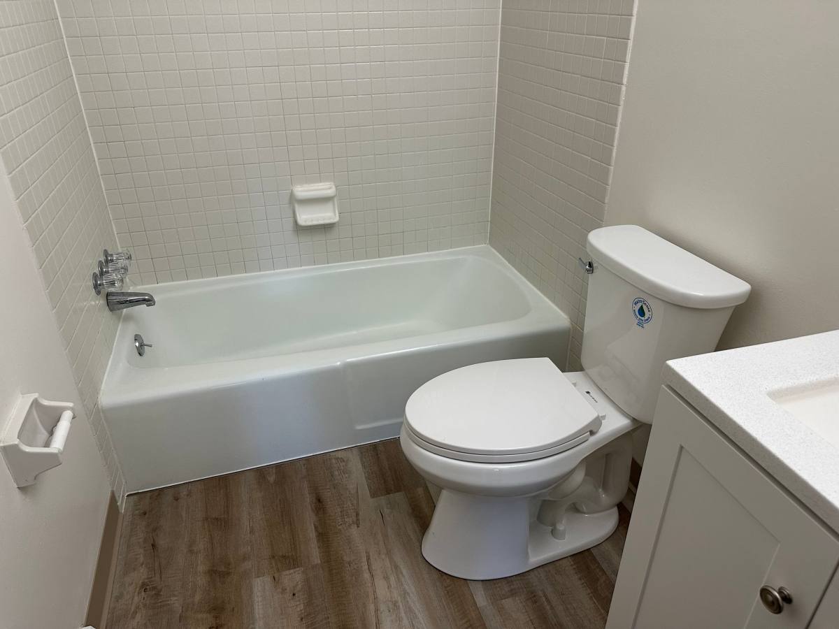 Townhouse for rent at 670 Loomis Ave, Cuyahoga Falls, OH 44223